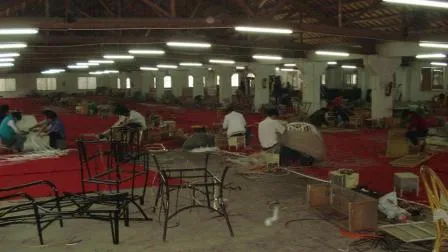 Großhandel Outdoor-Klappstuhl Moderner Kunststoffstuhl Metallklappstuhl